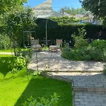 The House Of Roses Guest house