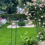 The House Of Roses Guest house