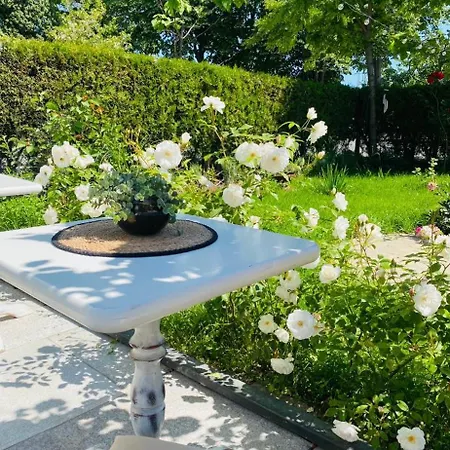 Gasthuis The House Of Roses 4*