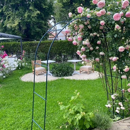 The House Of Roses Gasthof