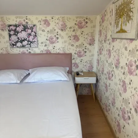 ゲストハウス The House Of Roses 4*