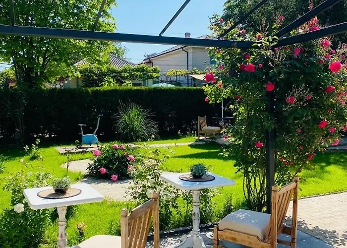 בית הארחה The House Of Roses 4*