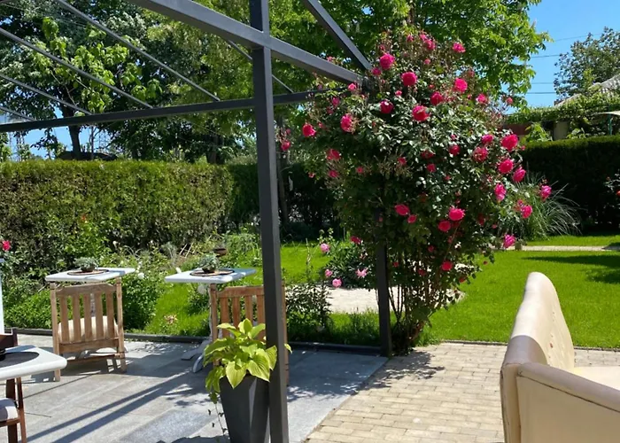 בית הארחה The House Of Roses אפורי נורד