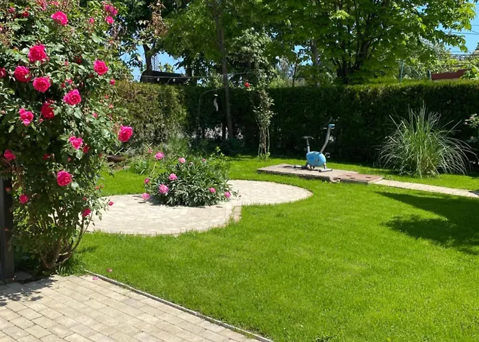 The House Of Roses בית הארחה אפורי נורד