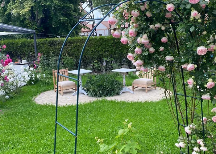 The House Of Roses Guest house